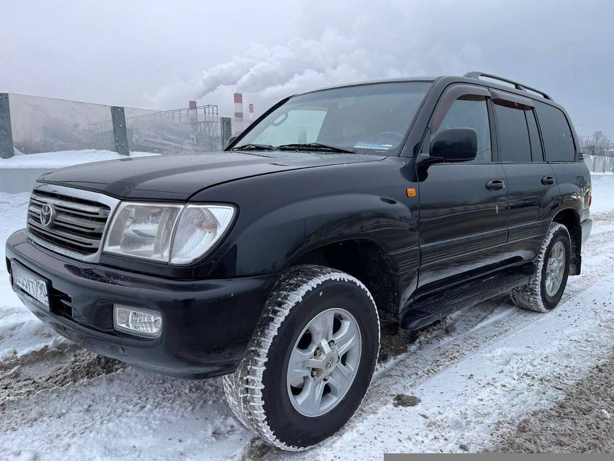 Крузер 100 чита. Toyota Land Cruiser 100 2004. Тойота ленд Крузер 100 2004. Ленд Крузер 100 2004.