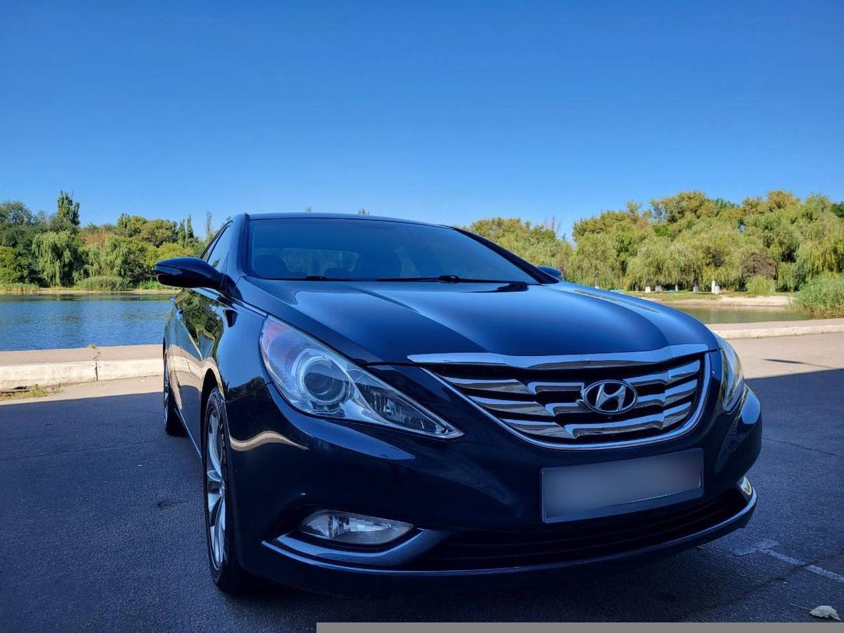 Hyundai az